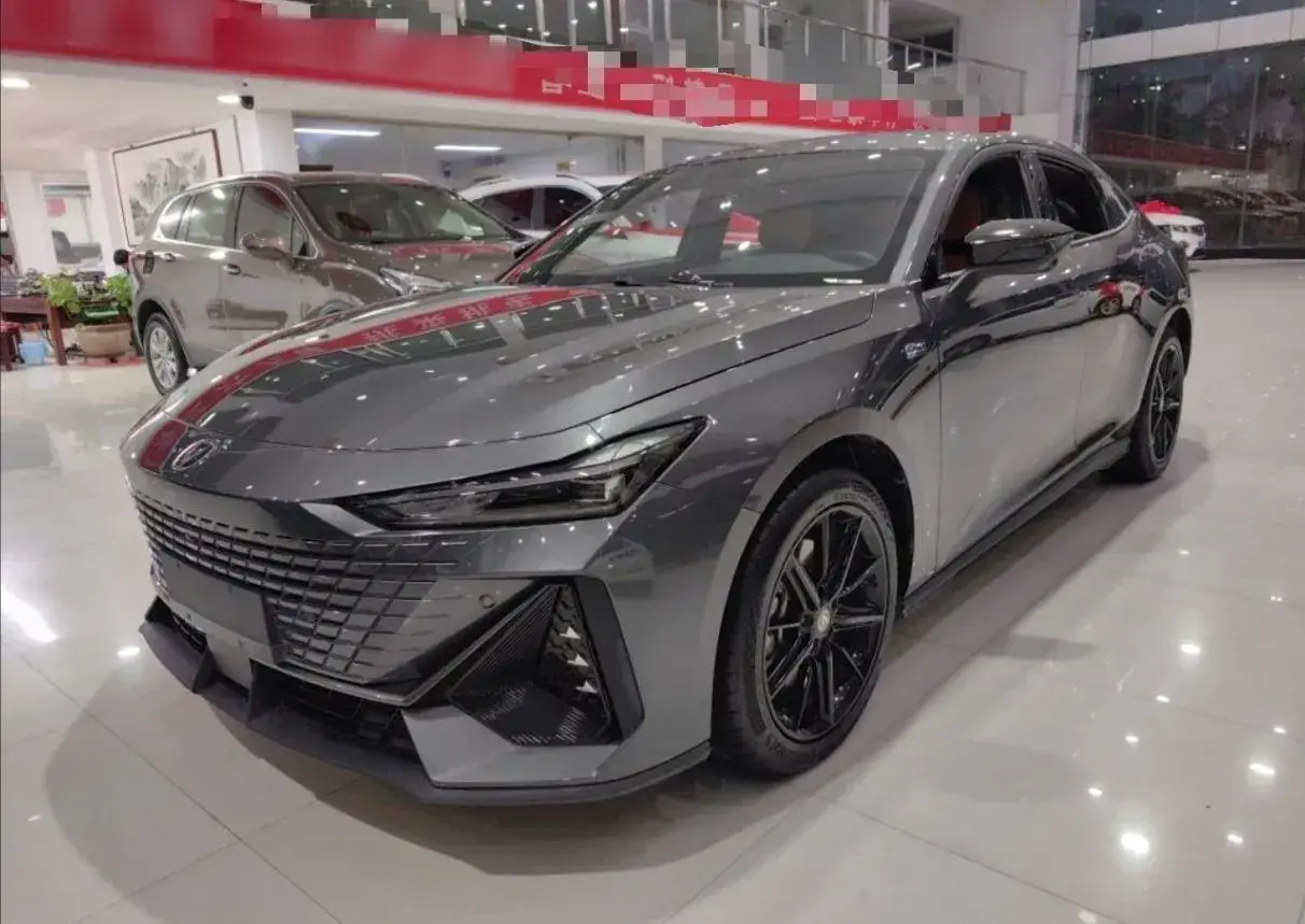 2023 ChangAn UNI-V iDD 1.5T 170HP L4 6TCT PHEV 18.4KWH