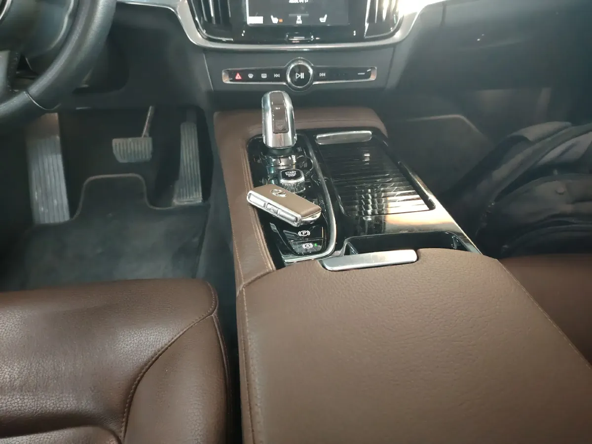 2019 Volvo S90 PHEV 2.0T 320HP L4 8AT PHEV 10.1KWH,autocango,china used car exporter,china ev exporter,chinese used car exporter,chinese used ev exporter