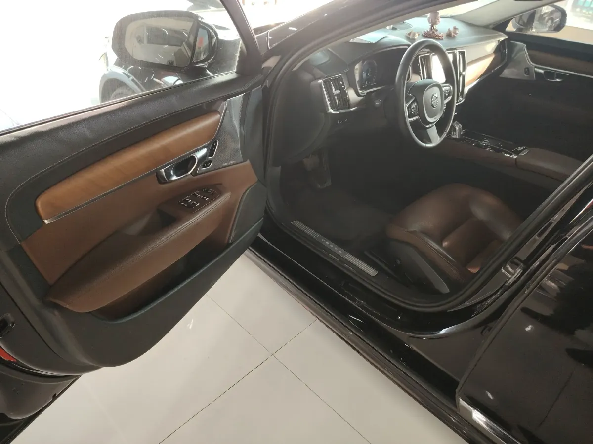 2019 Volvo S90 PHEV 2.0T 320HP L4 8AT PHEV 10.1KWH,autocango,china used car exporter,china ev exporter,chinese used car exporter,chinese used ev exporter