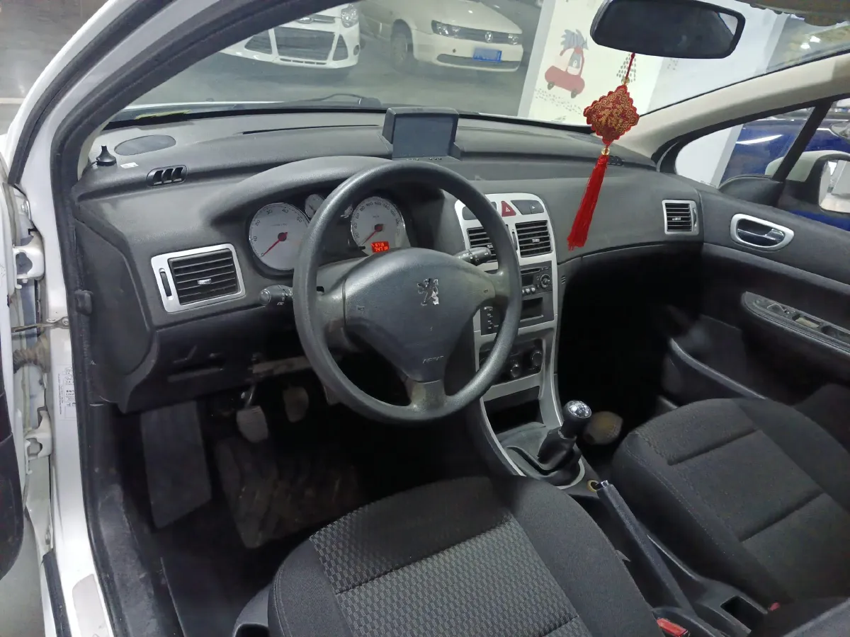 2013 Peugeot 307 1.6L 117HP L4 5MT,autocango,china used car exporter,china ev exporter,chinese used car exporter,chinese used ev exporter