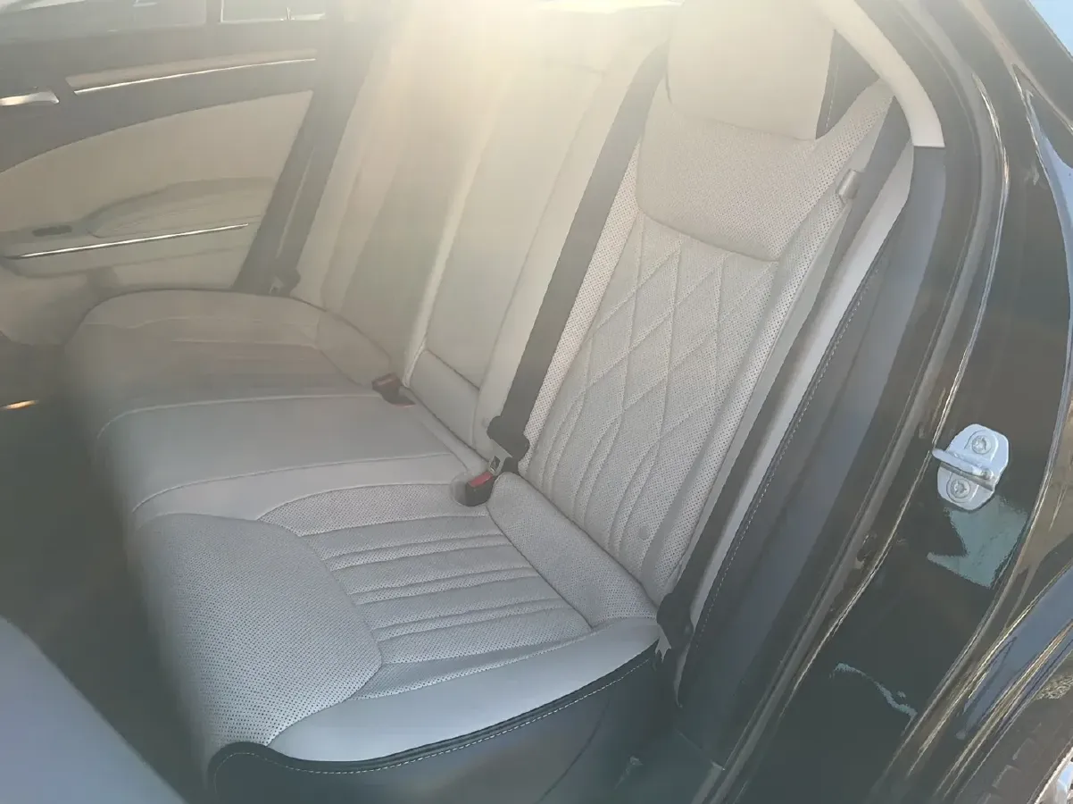 2016 Chrysler 300C 3.0L 234HP V6 8AT,autocango,china used car exporter,china ev exporter,chinese used car exporter,chinese used ev exporter