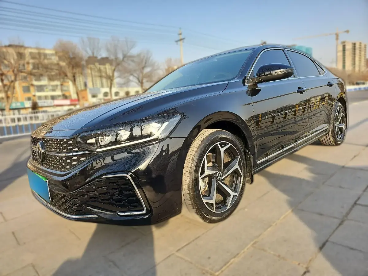 2023 Volkswagen Passat 2.0T 186HP L4 7DCT