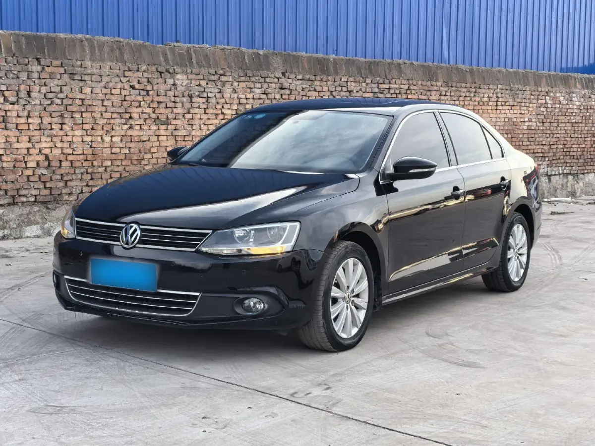 2014 Volkswagen Sagitar 1.4T 131HP L4 7DCT