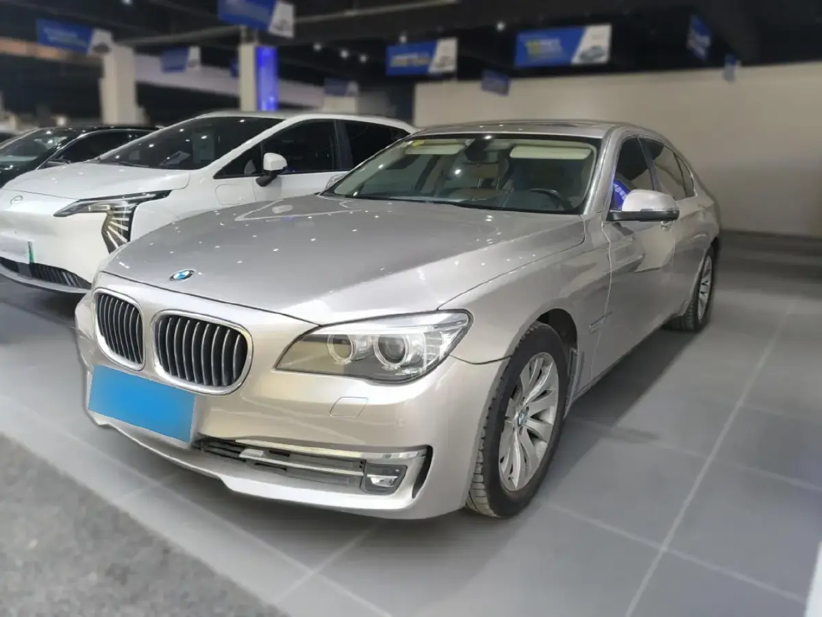 2013 BMW 7 Series 3.0L 258HP L6 8AT