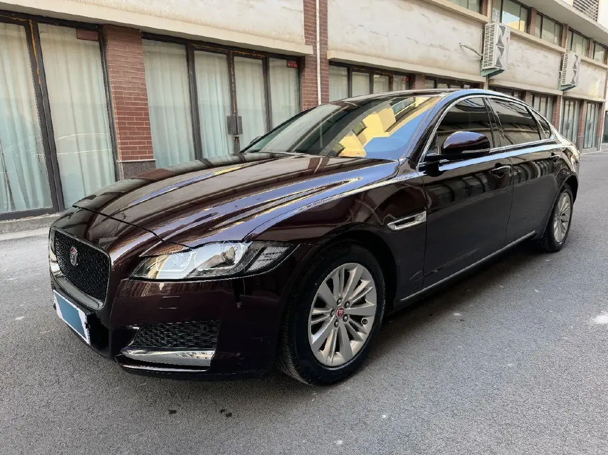 2020 Jaguar XFL 2.0T 200HP L4 8AT