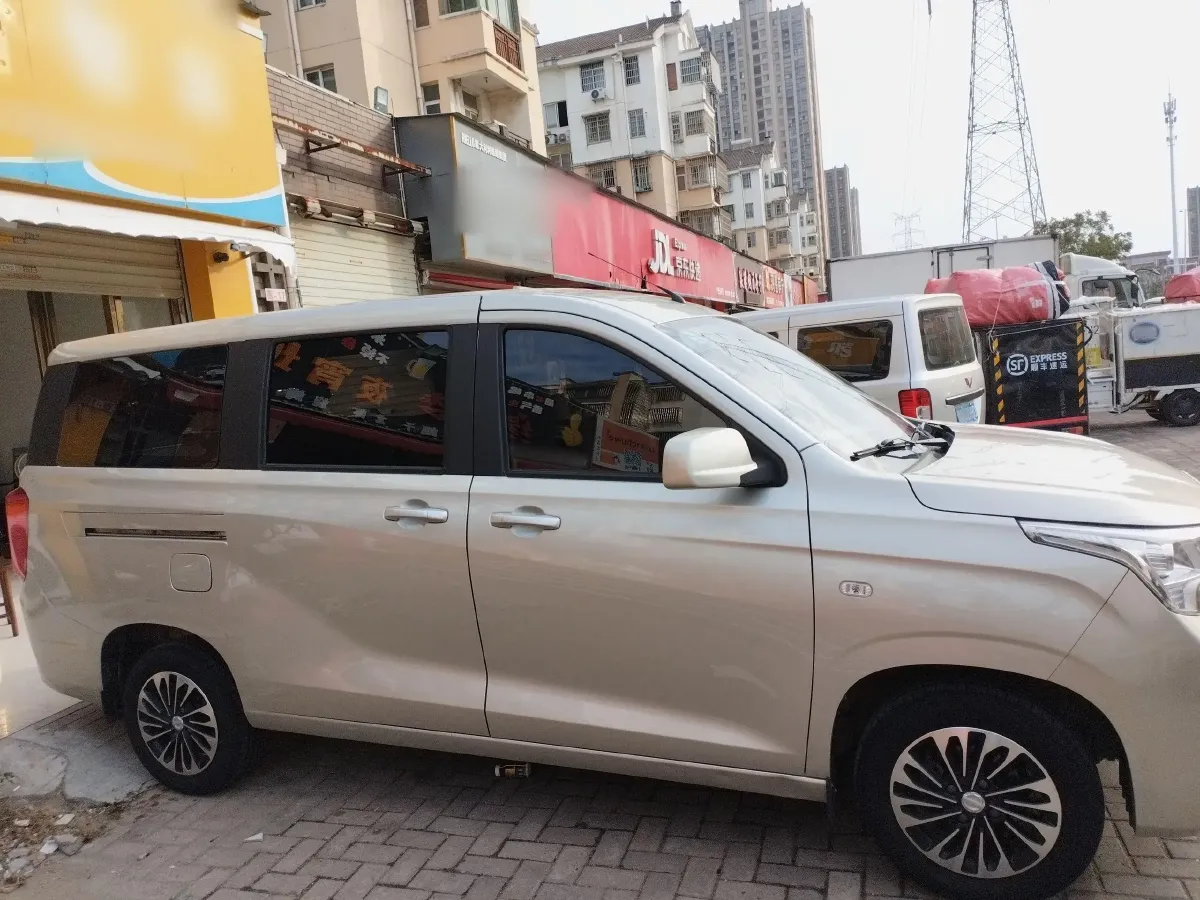 2022 DongFeng Fengon Fengon 380 1.5L 112HP L4 5MT,autocango,china used car exporter,china ev exporter,chinese used car exporter,chinese used ev exporter