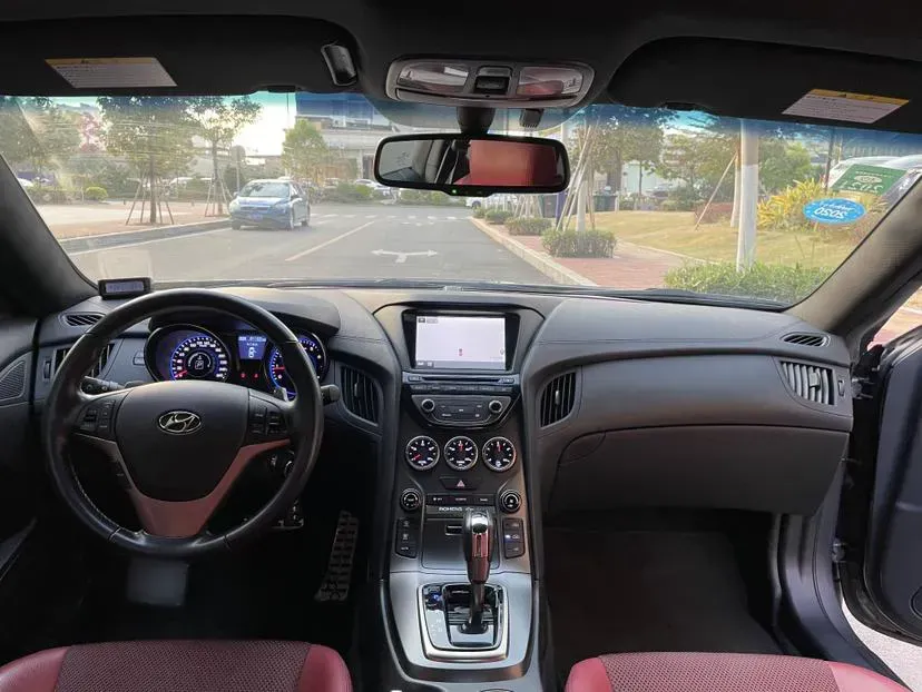 2012 Hyundai Rohens-Coupe 2.0T 260HP L4 8AT,autocango,china used car exporter,china ev exporter,chinese used car exporter,chinese used ev exporter