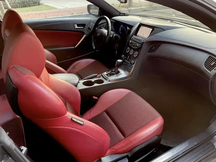 2012 Hyundai Rohens-Coupe 2.0T 260HP L4 8AT,autocango,china used car exporter,china ev exporter,chinese used car exporter,chinese used ev exporter