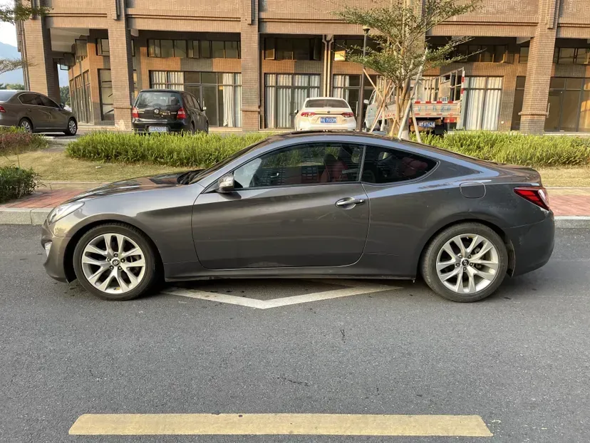 2012 Hyundai Rohens-Coupe 2.0T 260HP L4 8AT,autocango,china used car exporter,china ev exporter,chinese used car exporter,chinese used ev exporter