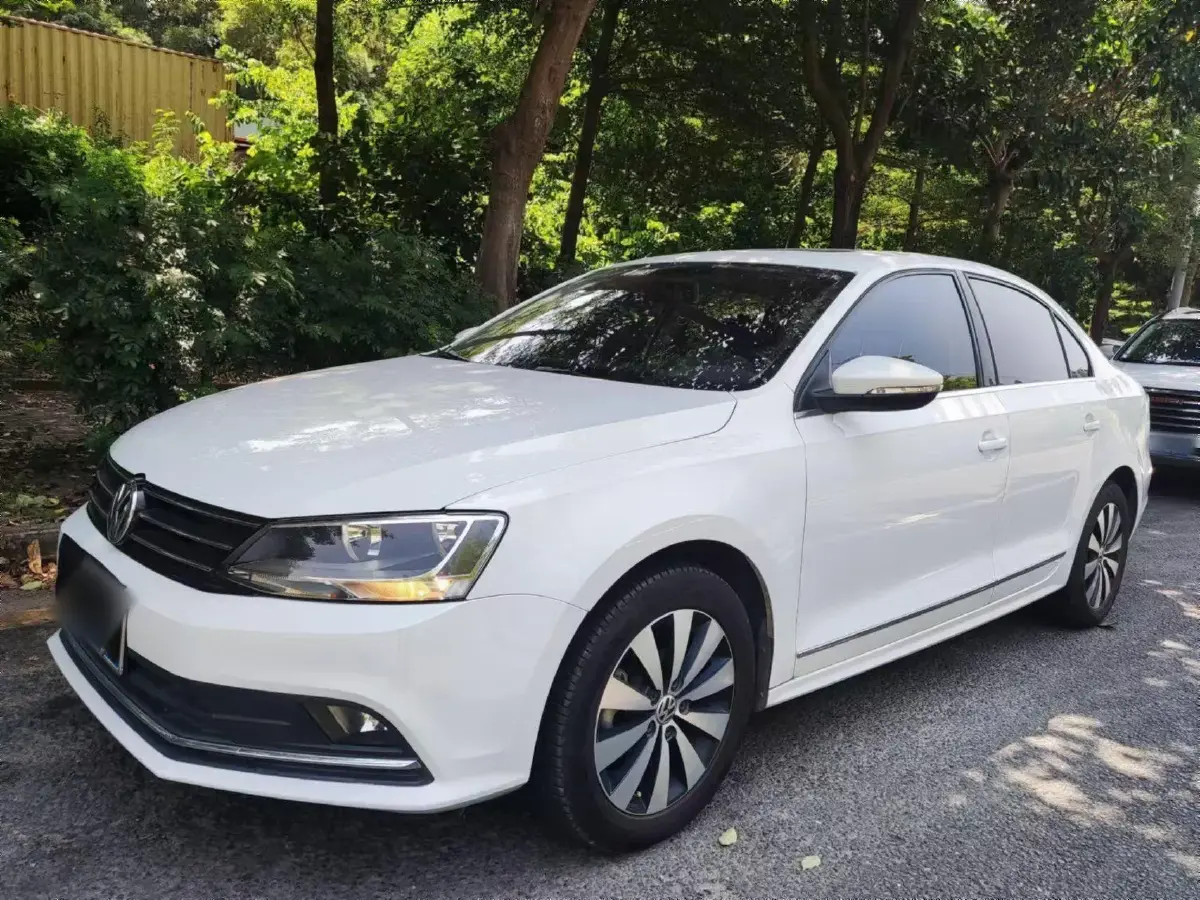 2017 Volkswagen Sagitar 1.4T 131HP L4 7DCT