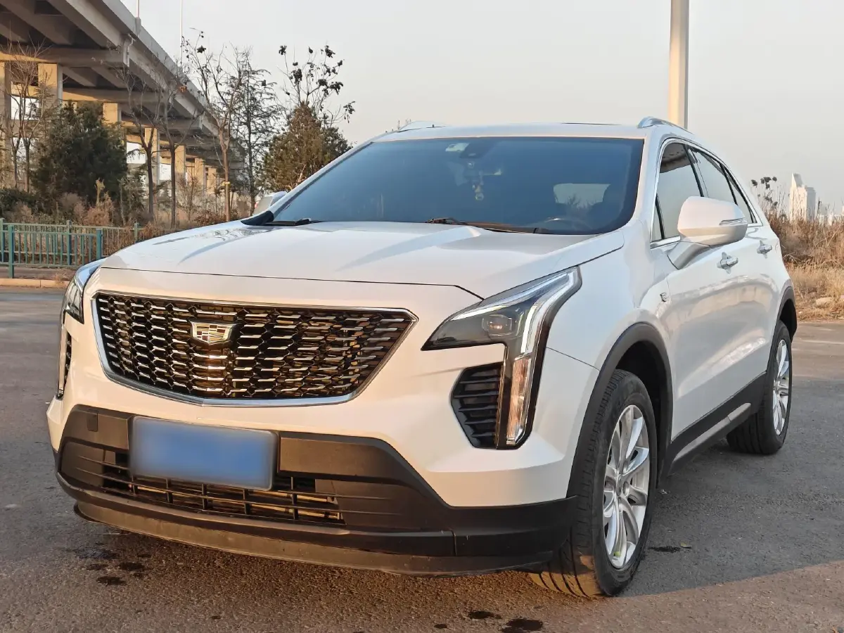 2018 Cadillac XT4 2.0T 241HP L4 9AT