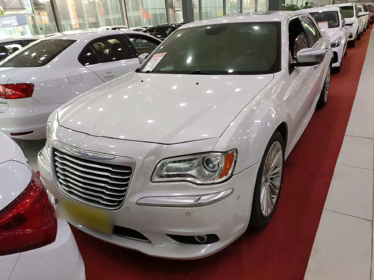 2014 Chrysler 300C 3.0L 234HP V6 8AT,autocango,china used car exporter,china ev exporter,chinese used car exporter,chinese used ev exporter