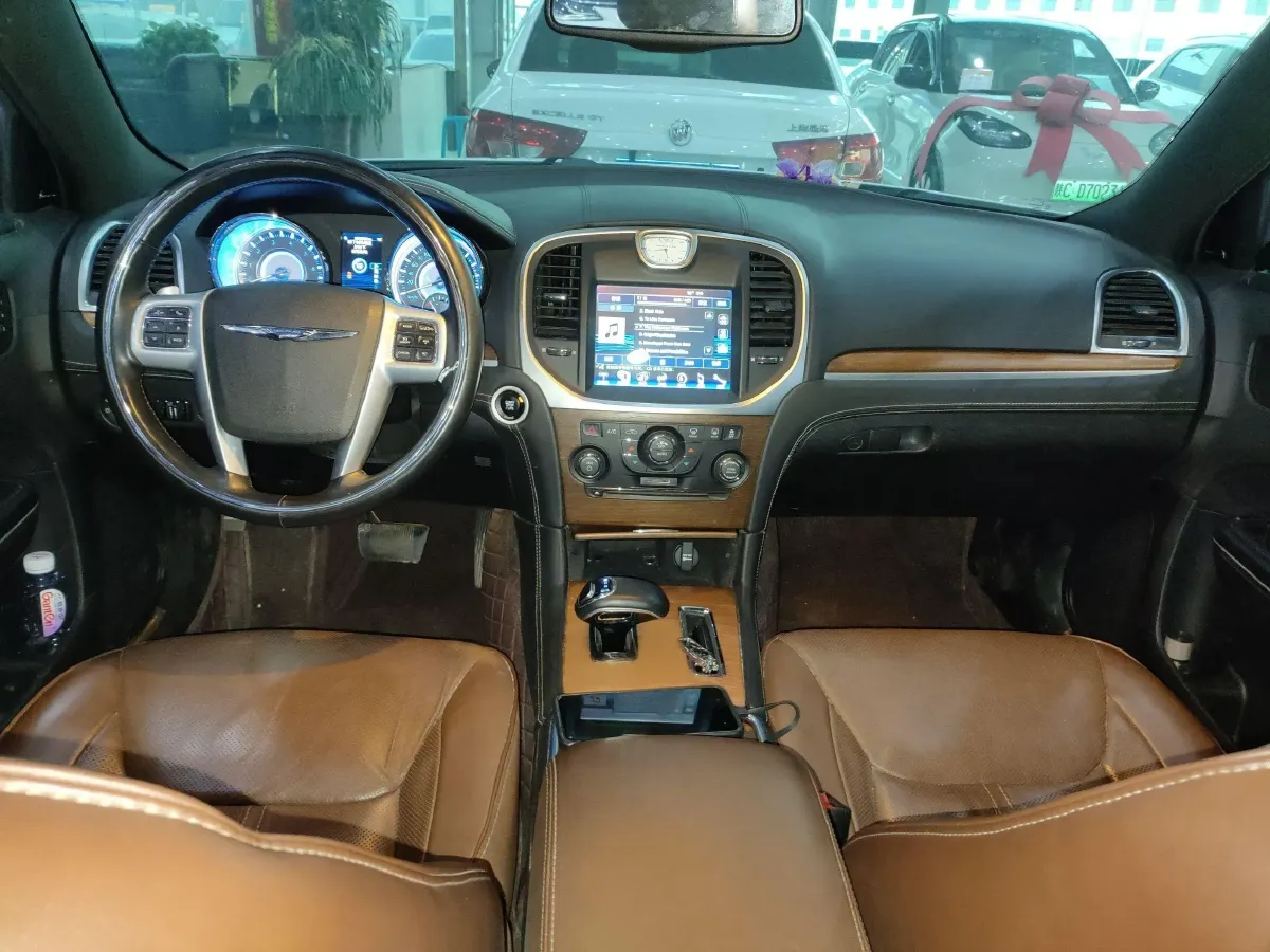 2014 Chrysler 300C 3.0L 234HP V6 8AT,autocango,china used car exporter,china ev exporter,chinese used car exporter,chinese used ev exporter