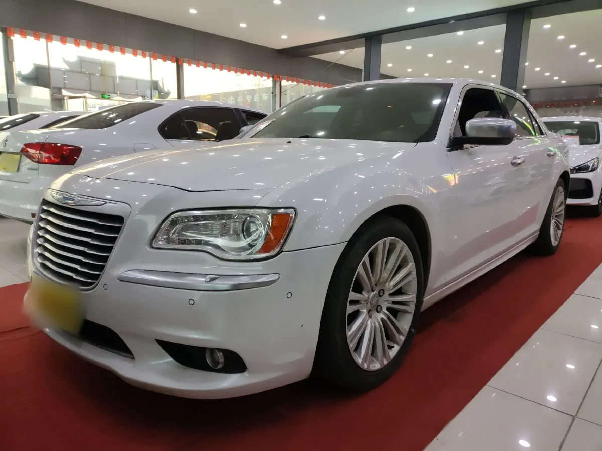 2014 Chrysler 300C 3.0L 234HP V6 8AT,autocango,china used car exporter,china ev exporter,chinese used car exporter,chinese used ev exporter