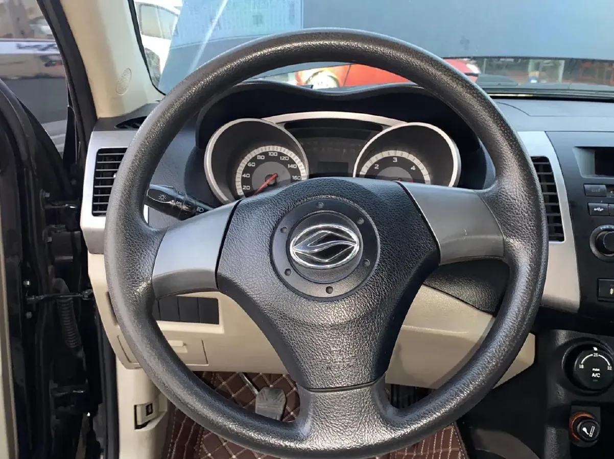 2012 Landwind X8 2.0T 122HP L4 5MT,autocango,china used car exporter,china ev exporter,chinese used car exporter,chinese used ev exporter