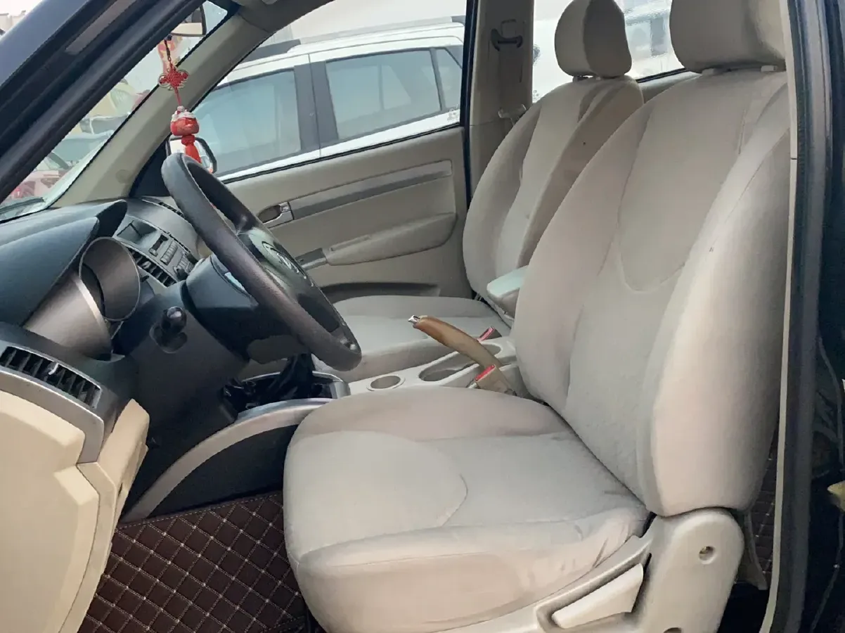 2012 Landwind X8 2.0T 122HP L4 5MT,autocango,china used car exporter,china ev exporter,chinese used car exporter,chinese used ev exporter