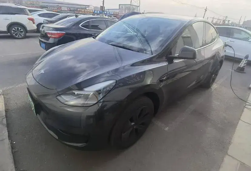 2024 Tesla Model Y BEV 60KWH