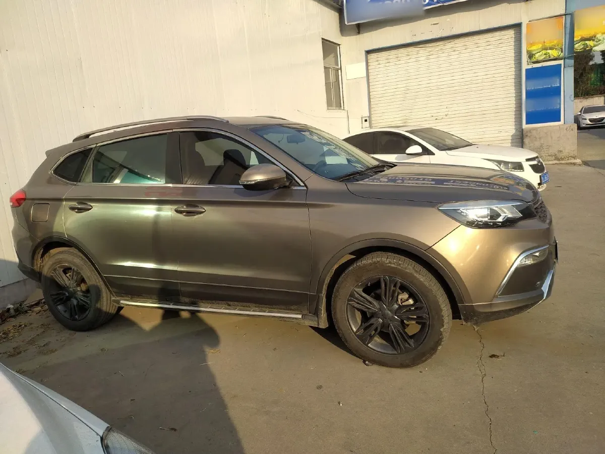 2017 Leopaard CS10 1.5T 150HP L4 5MT,autocango,china used car exporter,china ev exporter,chinese used car exporter,chinese used ev exporter