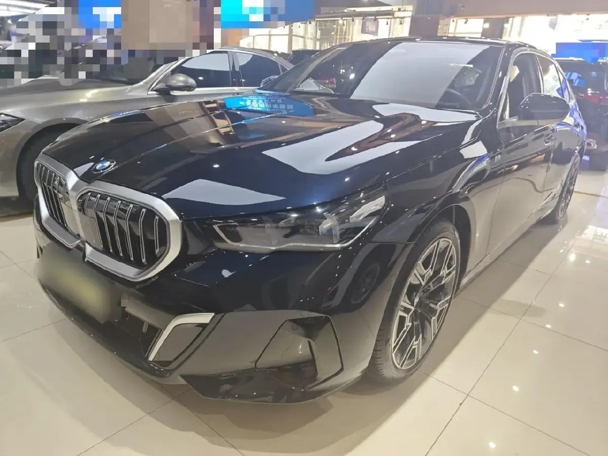 2024 BMW 5 Series 2.0T 258HP L4 8AT