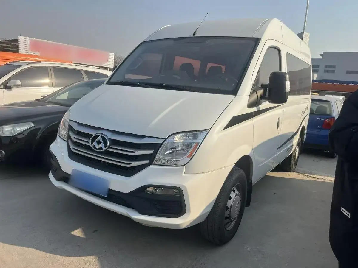 2018 MAXUS XinTu V80 2.5T 136HP L4 6MT