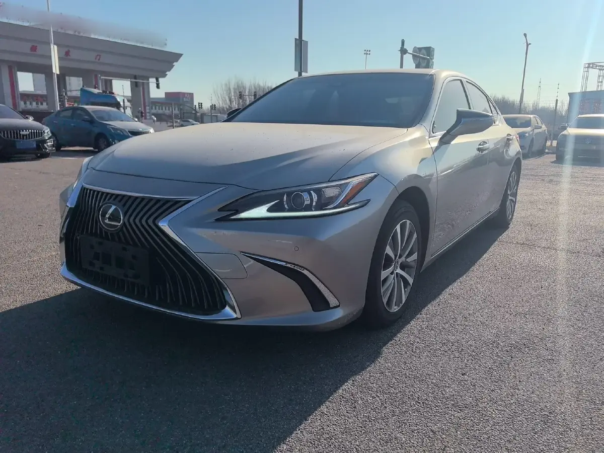 2020 Lexus ES 2.0L 173HP L4 CVT