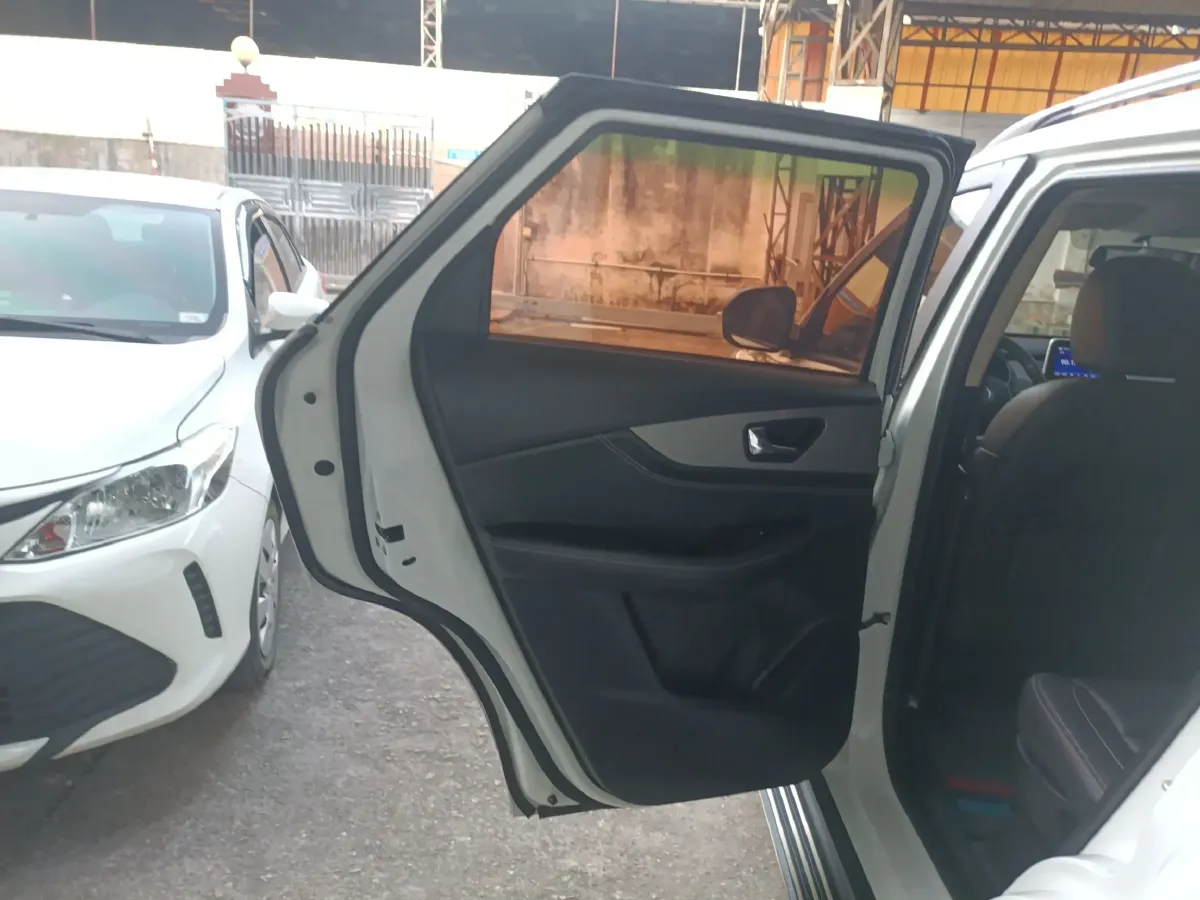 2019 DongFeng Fengon Fengon S560 1.8L 139HP L4 CVT,autocango,china used car exporter,china ev exporter,chinese used car exporter,chinese used ev exporter