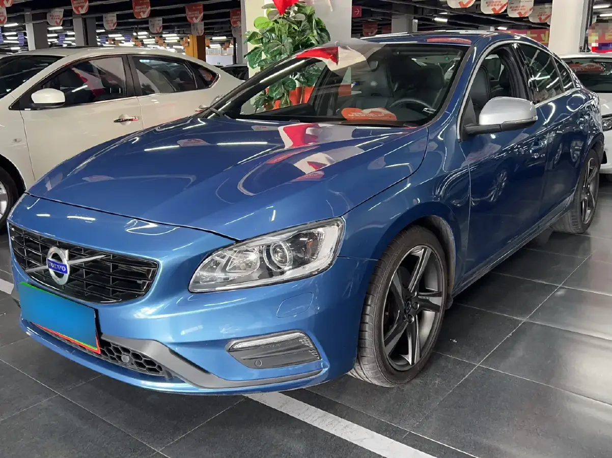 2015 Volvo S60 2.0T 245HP L4 8AT