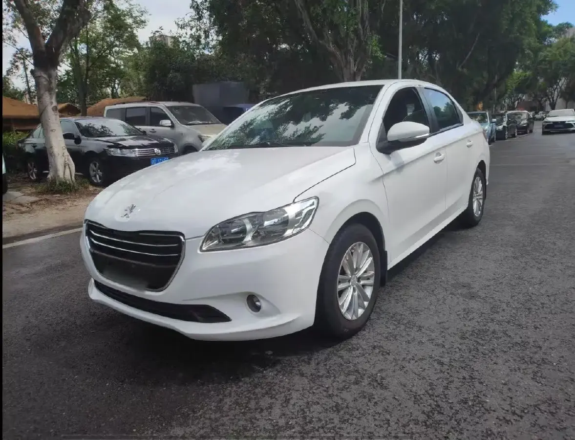 2014 Peugeot 301 1.6L 117HP L4 5MT