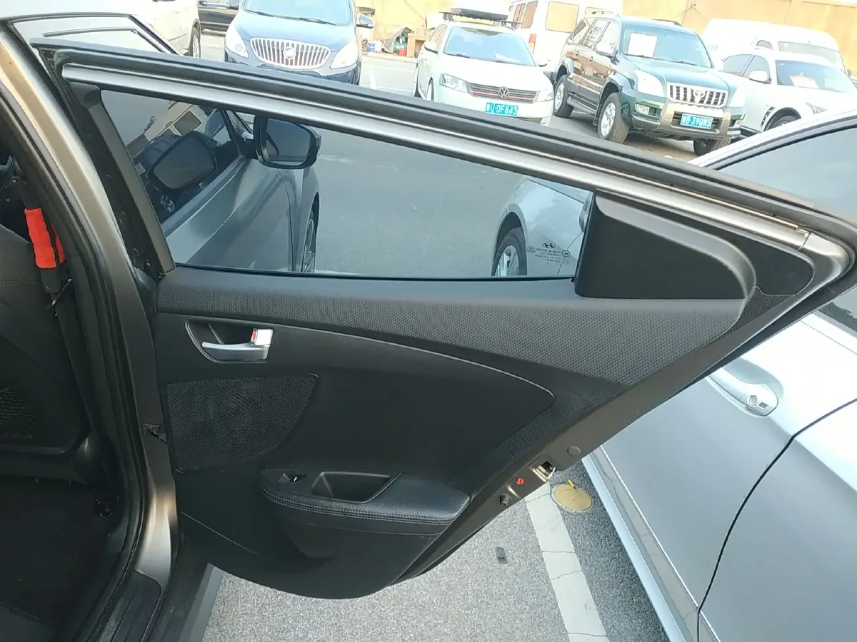 2012 Hyundai Veloster 1.6T 204HP L4 6AT,autocango,china used car exporter,china ev exporter,chinese used car exporter,chinese used ev exporter