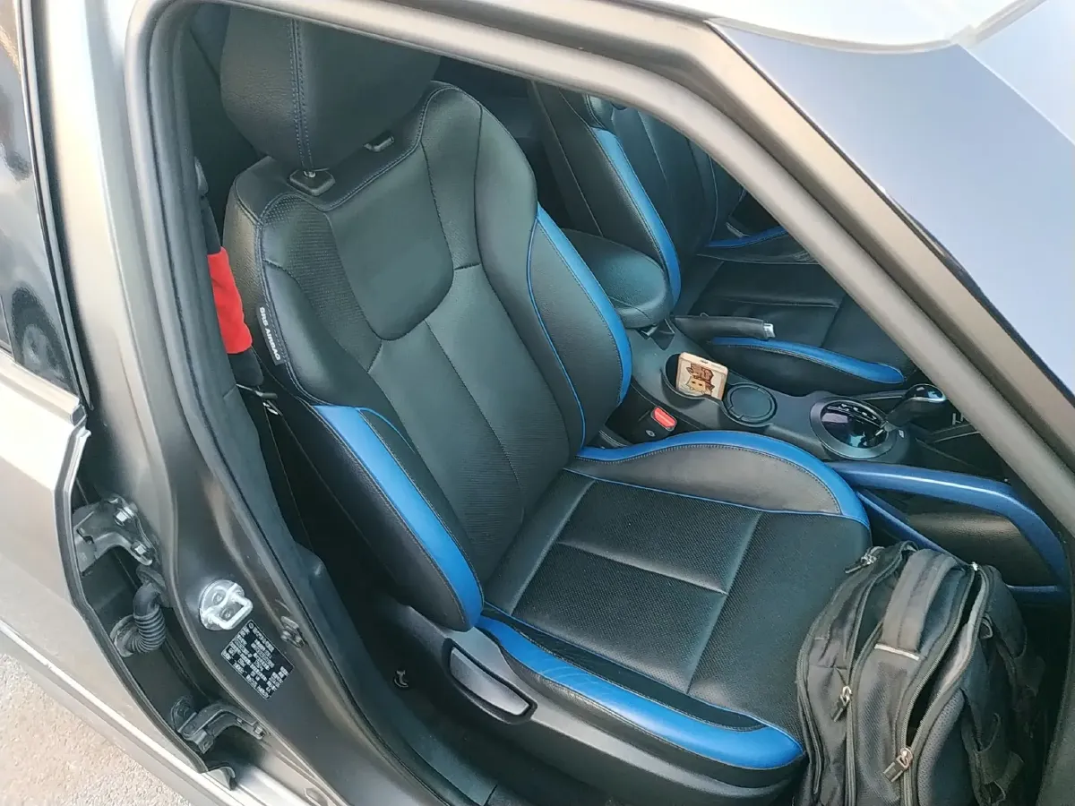 2012 Hyundai Veloster 1.6T 204HP L4 6AT,autocango,china used car exporter,china ev exporter,chinese used car exporter,chinese used ev exporter