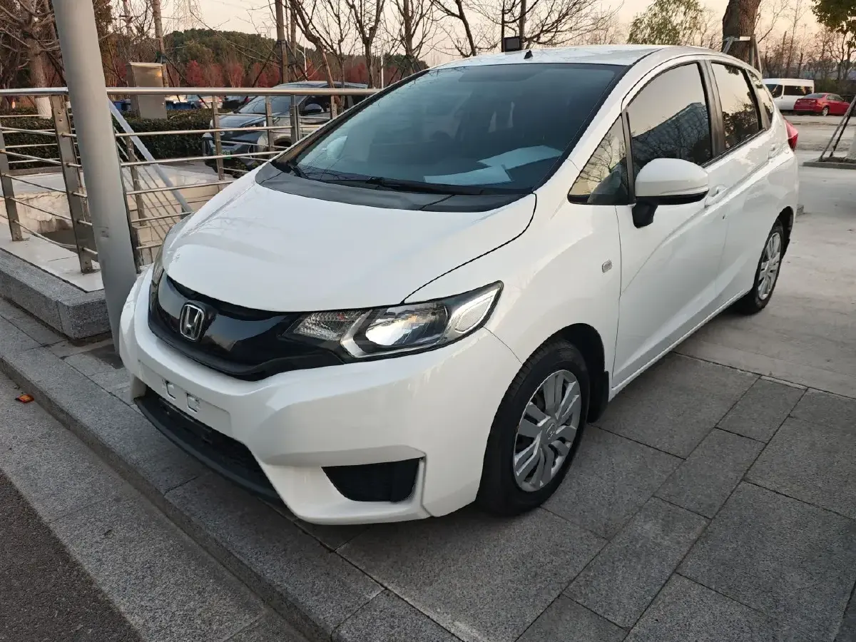 2014 Honda Fit 1.5L 131HP L4 CVT