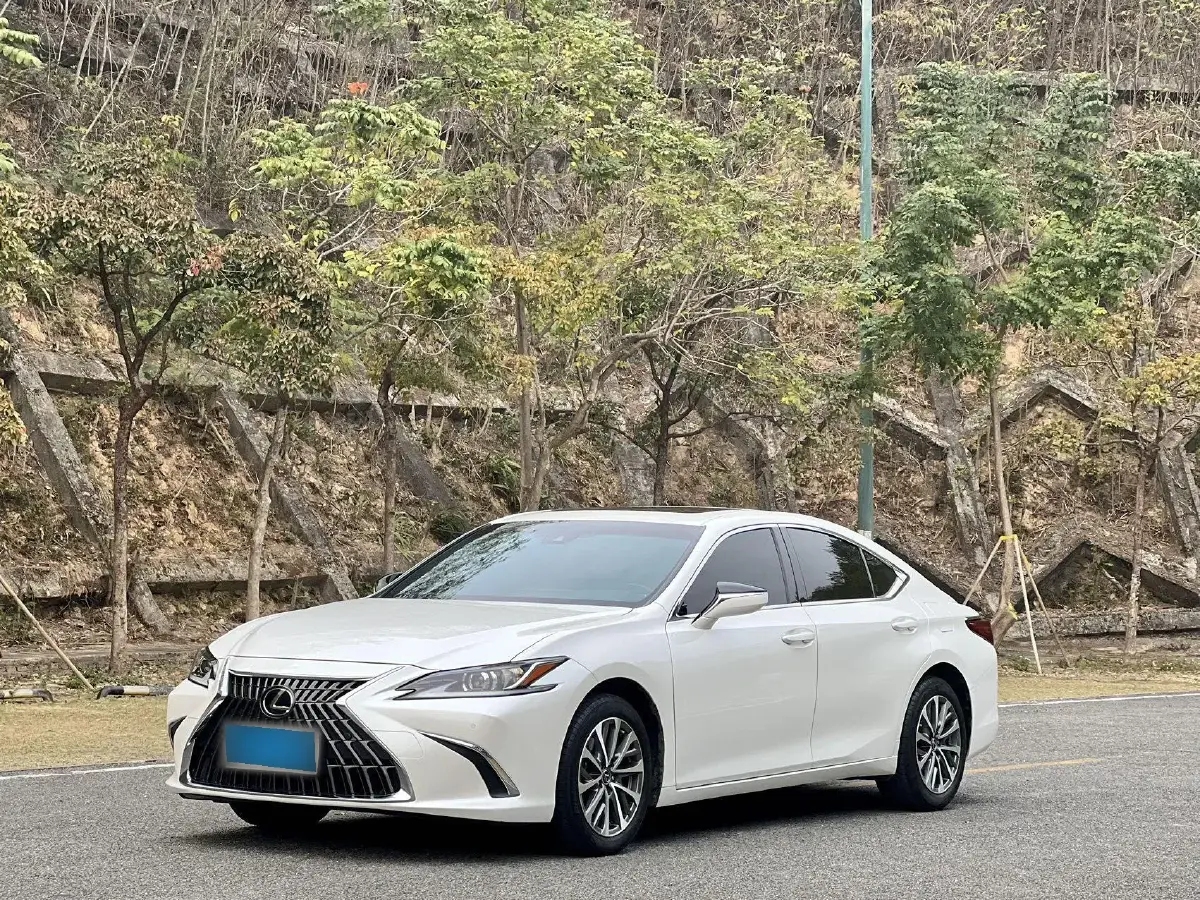 2021 Lexus ES 2.0L 173HP L4 CVT