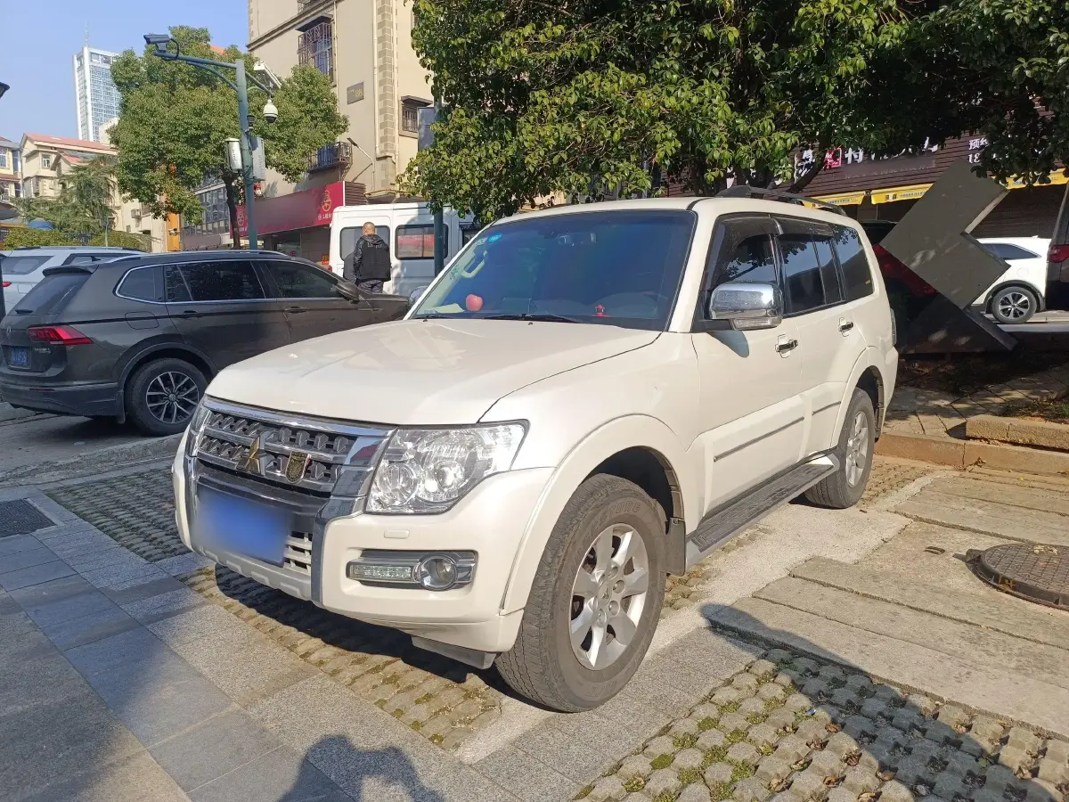 2016 Mitsubishi Pajero 3.0L 177HP V6 5AT