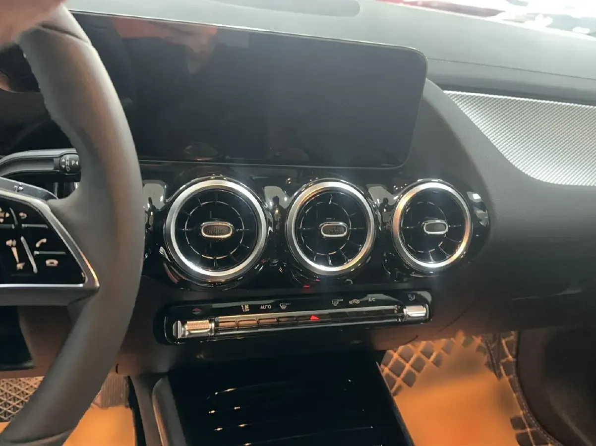 2024 Mercedes-Benz GLA Class 1.3T 163HP L4 7DCT,autocango,china used car exporter,china ev exporter,chinese used car exporter,chinese used ev exporter