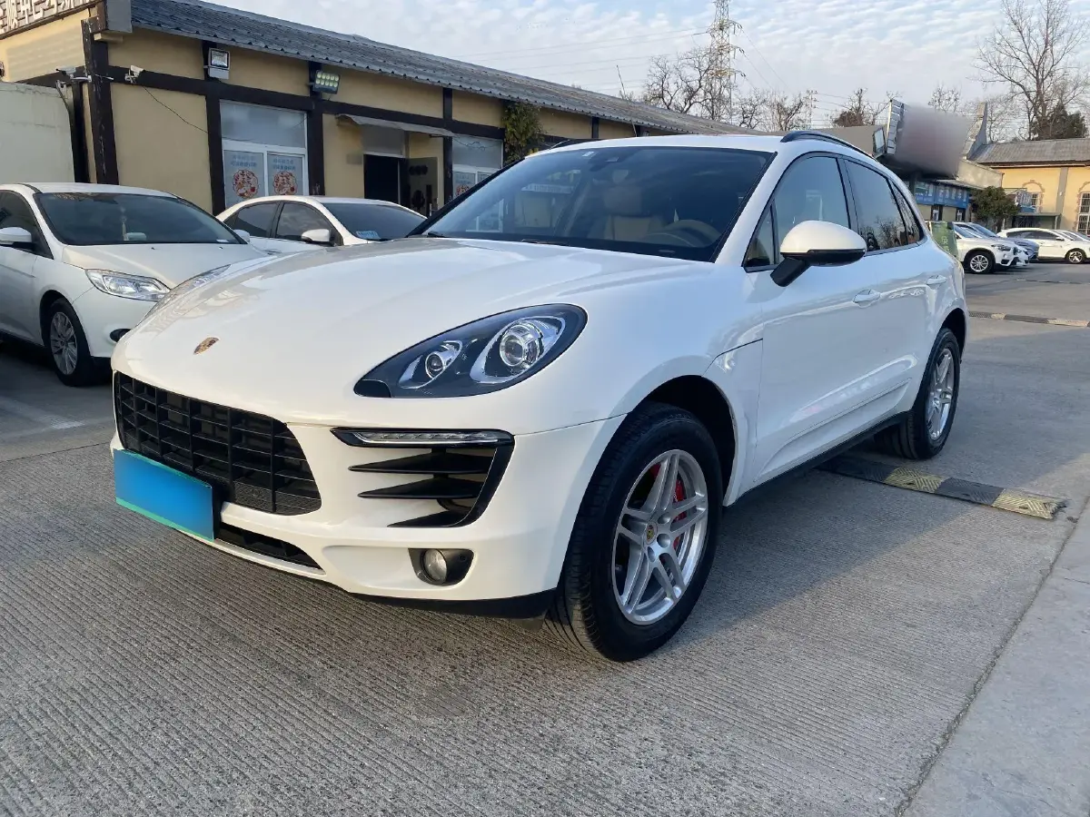 2017 Porsche Macan 2.0T 252HP L4 7DCT