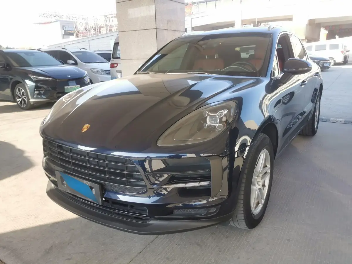 2018 Porsche Macan 2.0T 252HP L4 7DCT