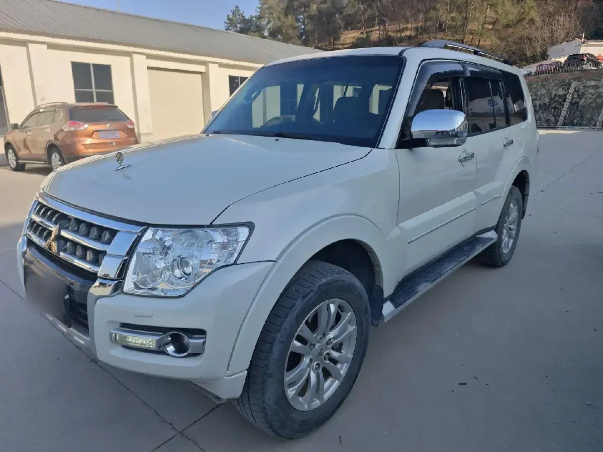 2004 Mitsubishi Pajero 2.0 5MT