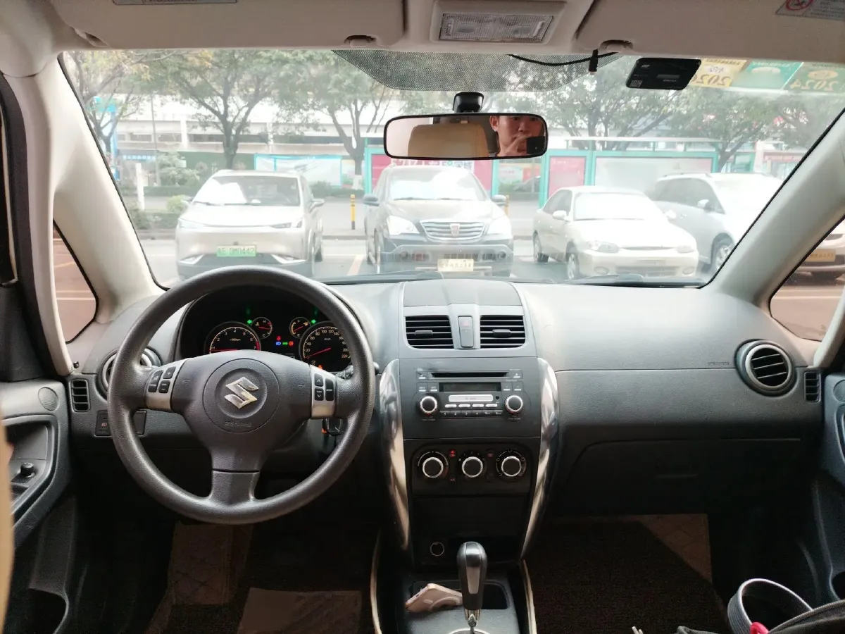 2016 Suzuki SX4 1.6L 109HP L4 5MT,autocango,china used car exporter,china ev exporter,chinese used car exporter,chinese used ev exporter