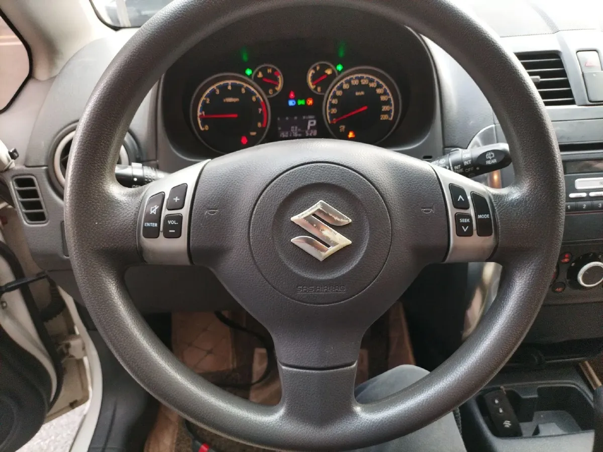 2016 Suzuki SX4 1.6L 109HP L4 5MT,autocango,china used car exporter,china ev exporter,chinese used car exporter,chinese used ev exporter