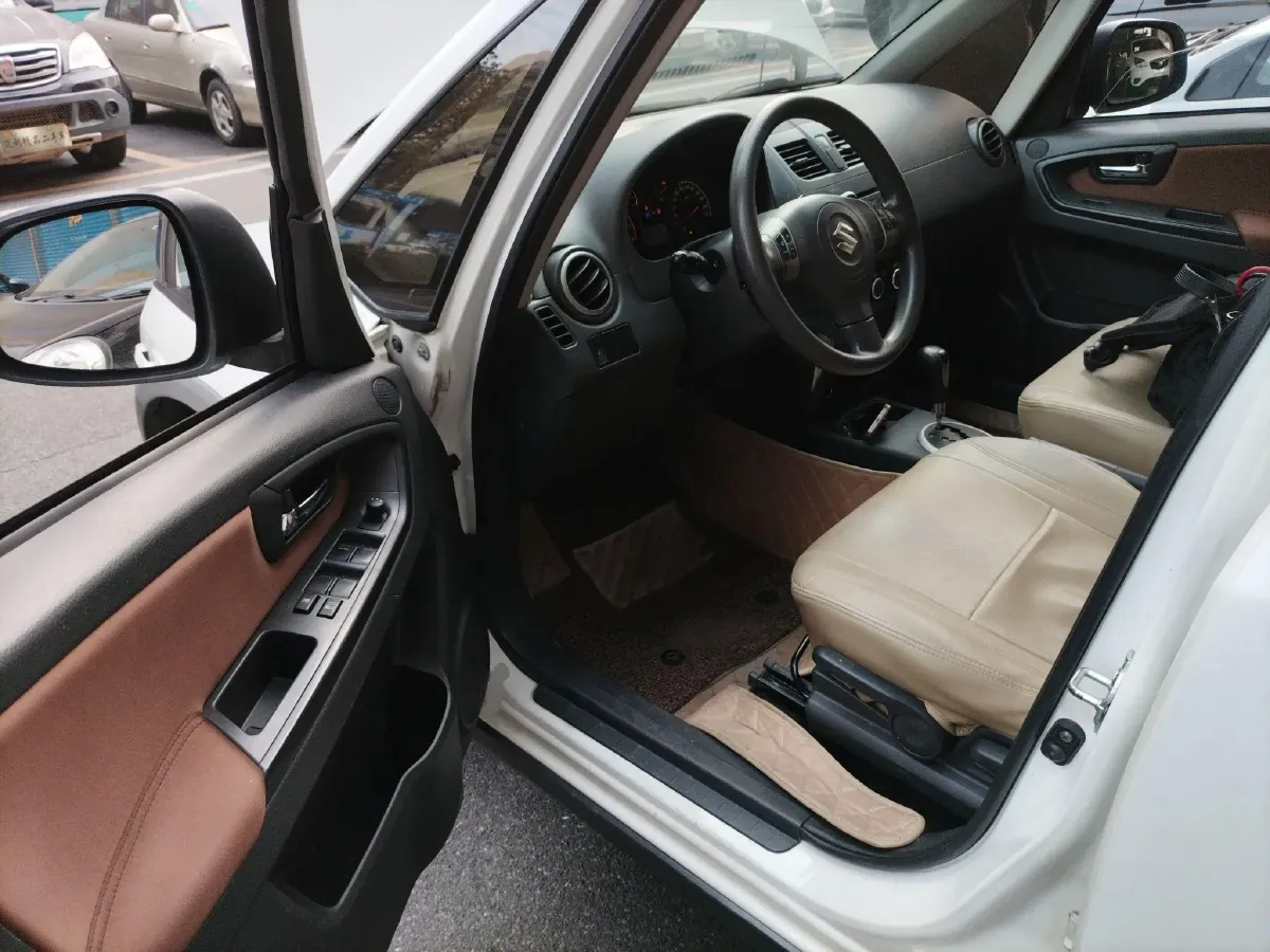 2016 Suzuki SX4 1.6L 109HP L4 5MT,autocango,china used car exporter,china ev exporter,chinese used car exporter,chinese used ev exporter