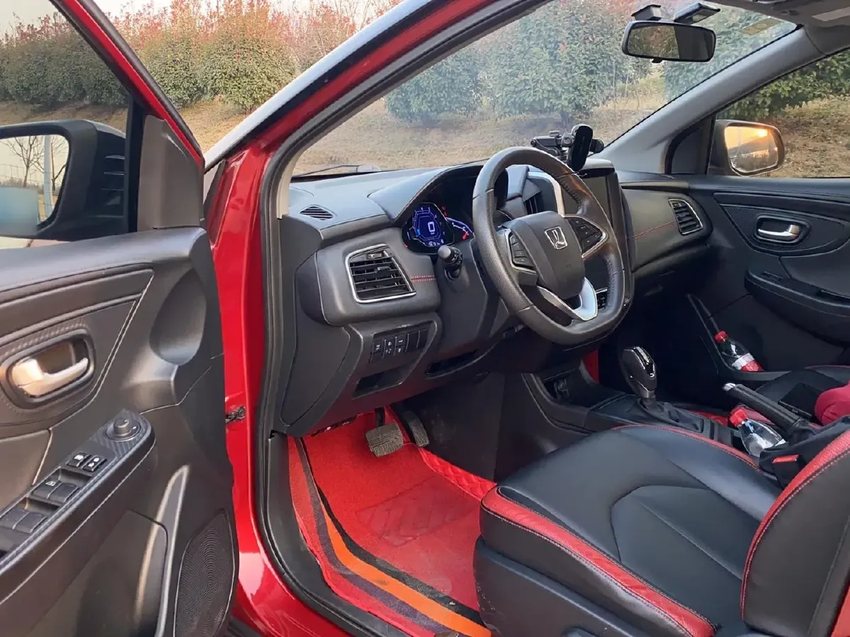 2017 Luxgen U5 SUV 1.6L 124HP L4 CVT,autocango,china used car exporter,china ev exporter,chinese used car exporter,chinese used ev exporter