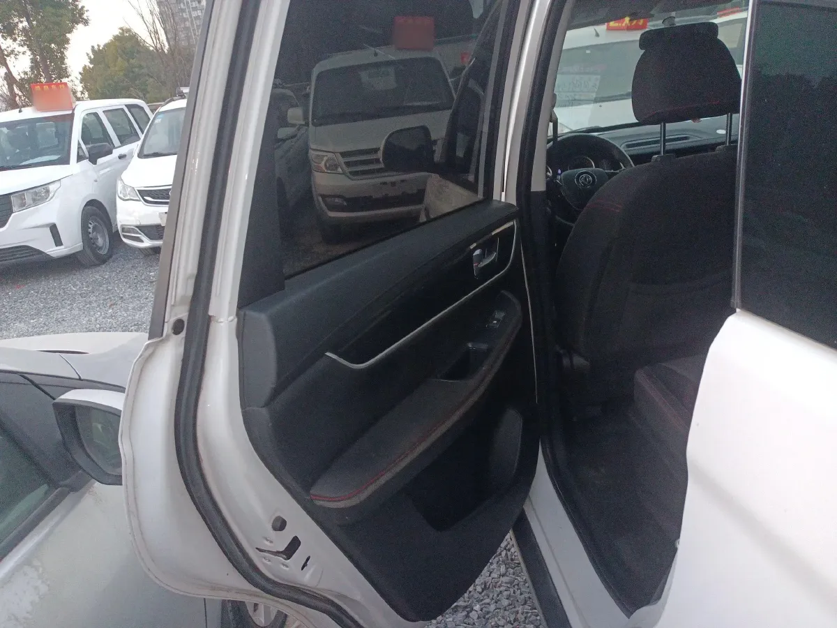 2019 DongFeng Forthing SX6 1.6L 122HP L4 5MT,autocango,china used car exporter,china ev exporter,chinese used car exporter,chinese used ev exporter