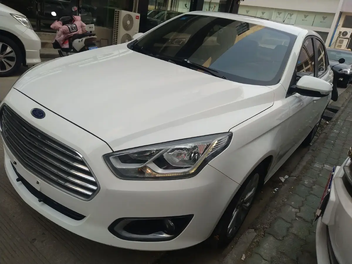 2015 Ford Escort 1.5L 113HP L4 6AT