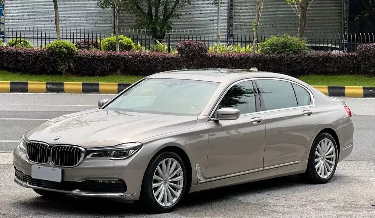 2016 BMW 7 Series 3.0T 326HP L6 8AT