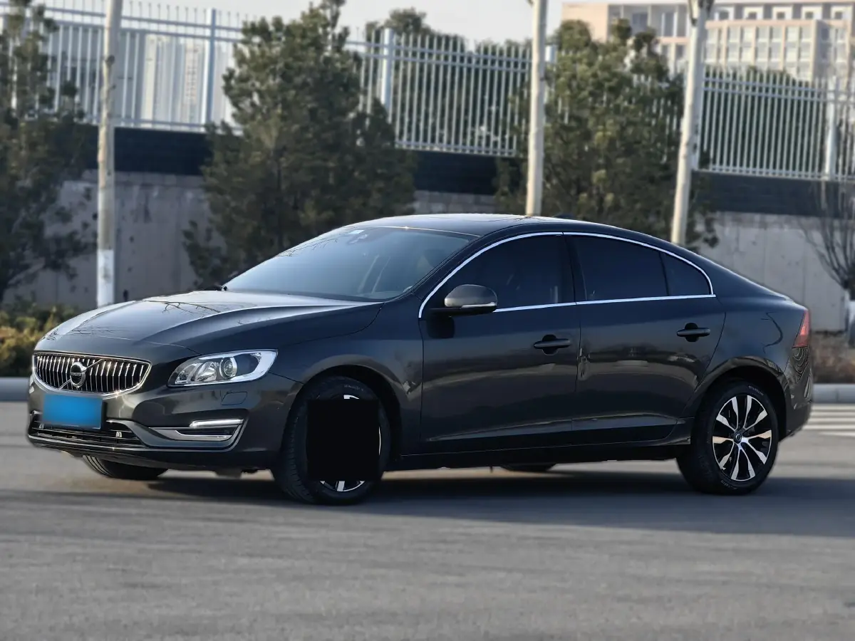 2019 Volvo S60 2.0T 245HP L4 8AT