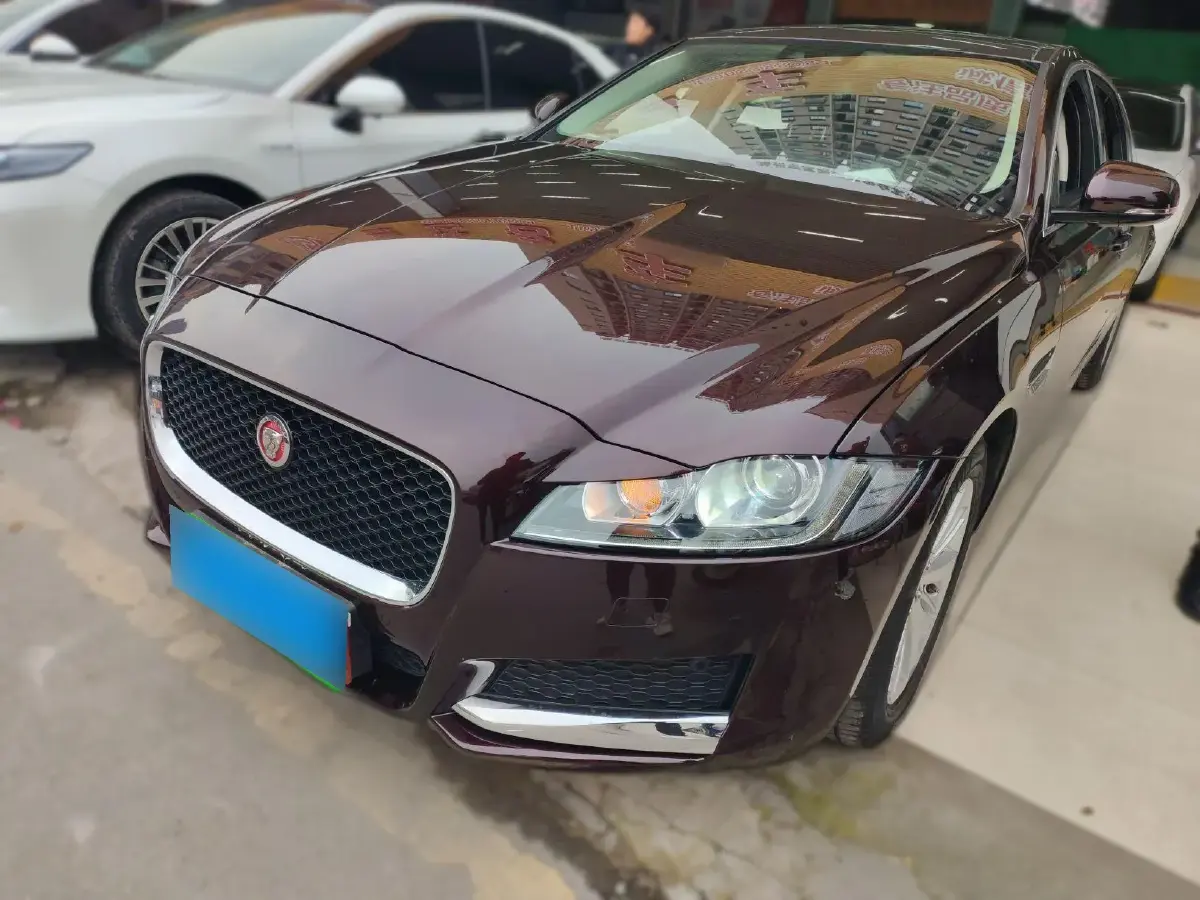2019 Jaguar XFL 2.0T 200HP L4 8AT