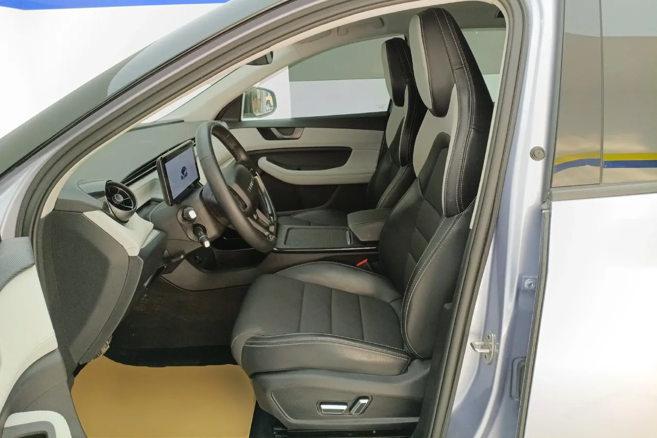 2021 Enovate ME5 Range Extended 98HP REEV 30.6KWH,autocango,china used car exporter,china ev exporter,chinese used car exporter,chinese used ev exporter