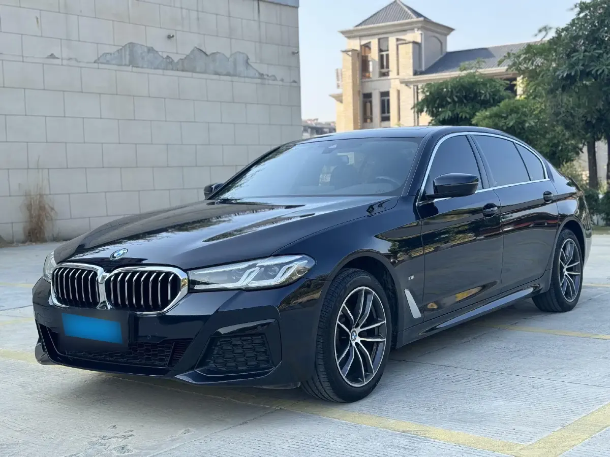 2022 BMW 5 Series 2.0T 184HP L4 8AT