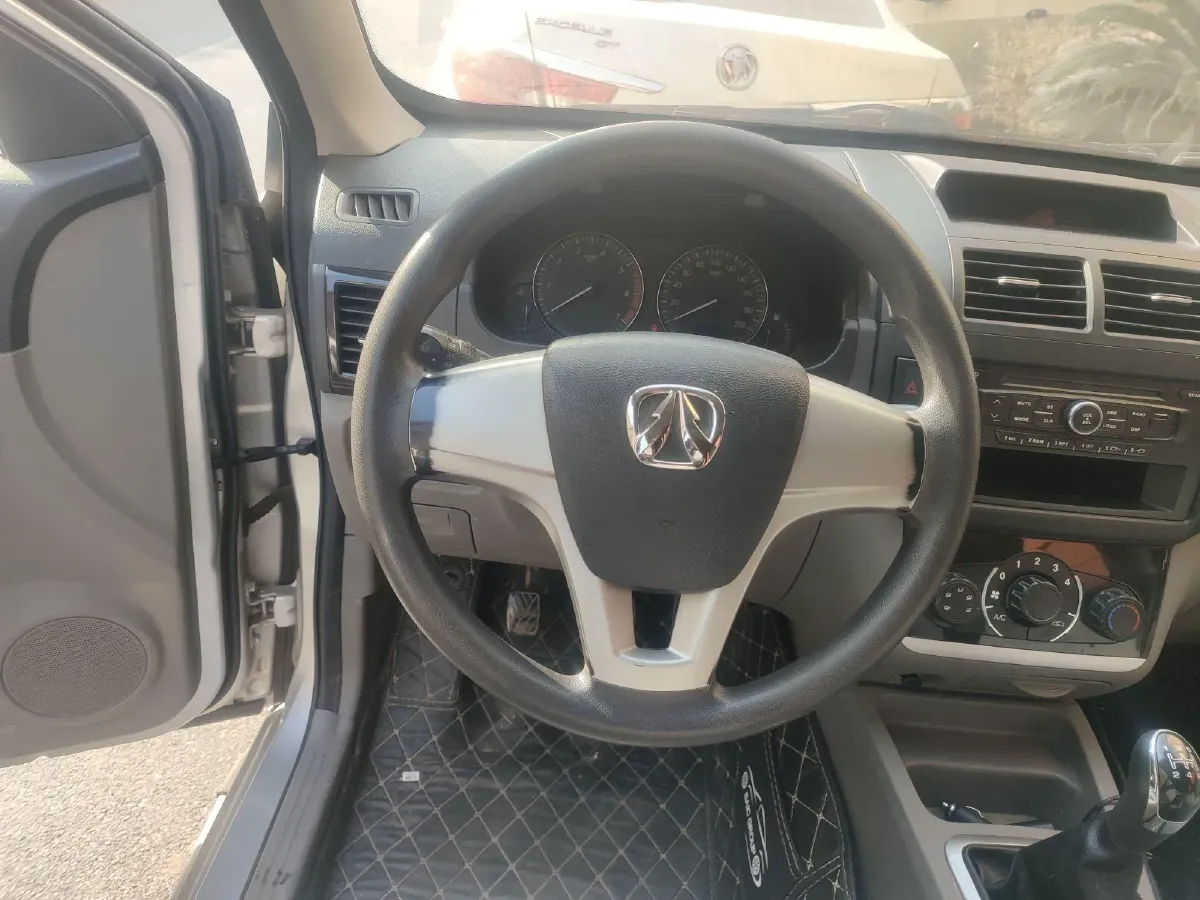 2014 BAIC WeiWang M20 1.5L 116HP L4 5MT,autocango,china used car exporter,china ev exporter,chinese used car exporter,chinese used ev exporter