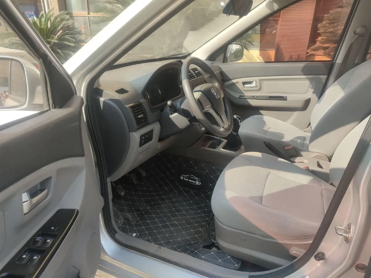 2014 BAIC WeiWang M20 1.5L 116HP L4 5MT,autocango,china used car exporter,china ev exporter,chinese used car exporter,chinese used ev exporter